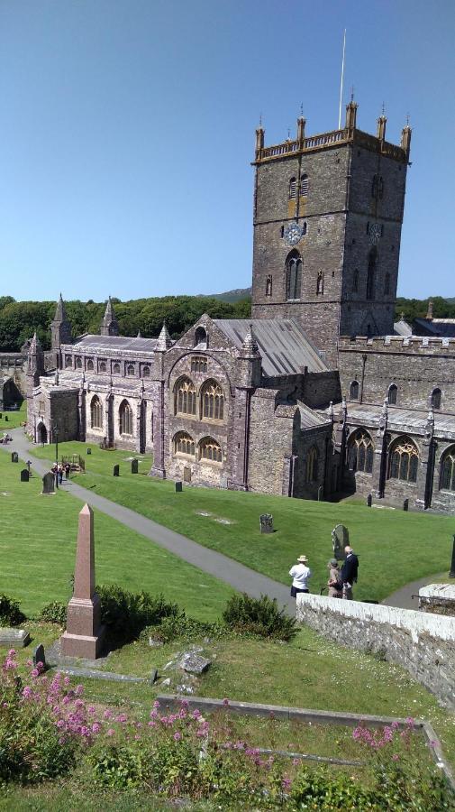 Ty R Pwmp Haverfordwest Exterior foto